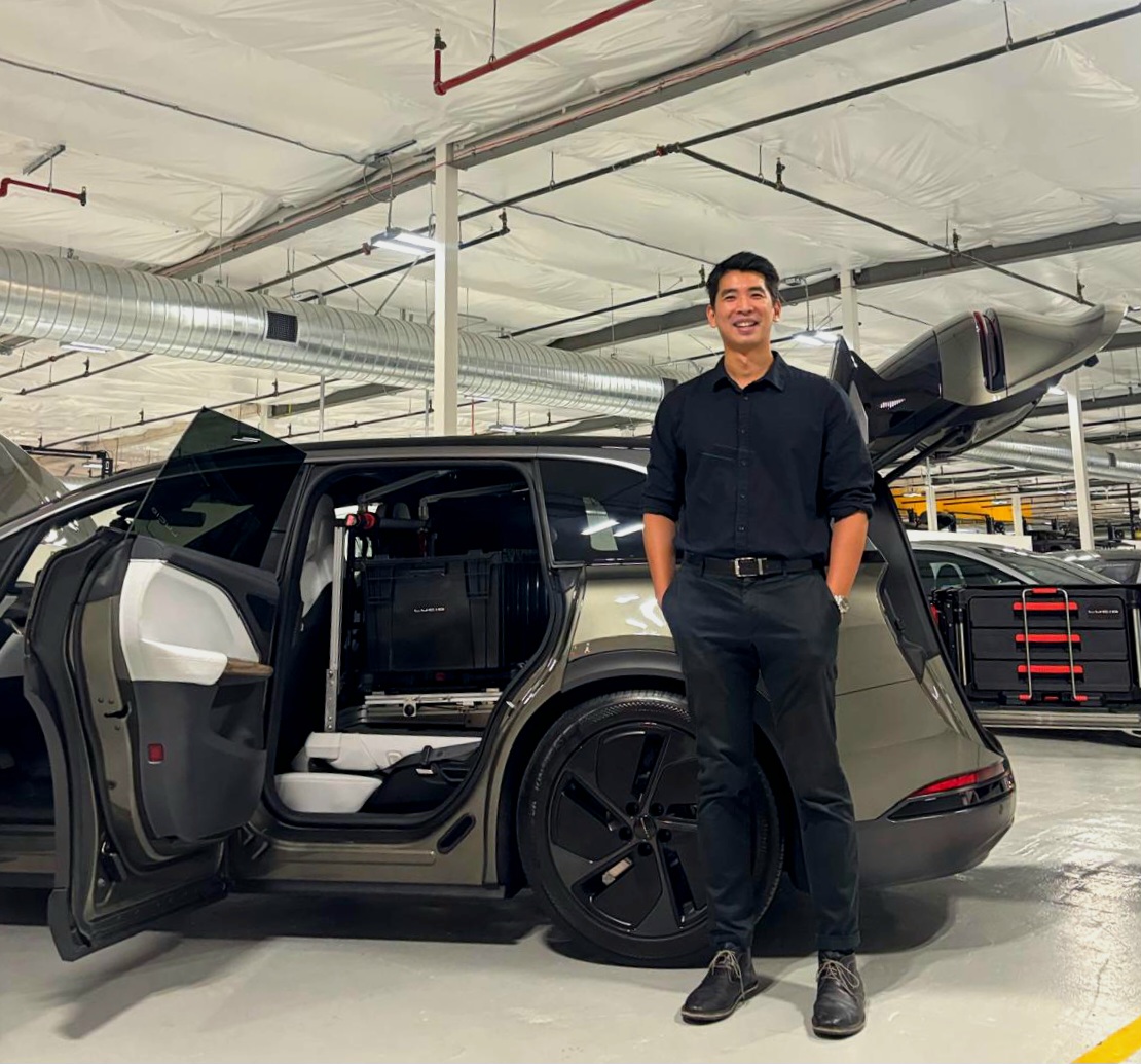Portrait with a Lucid Gravity in the service center